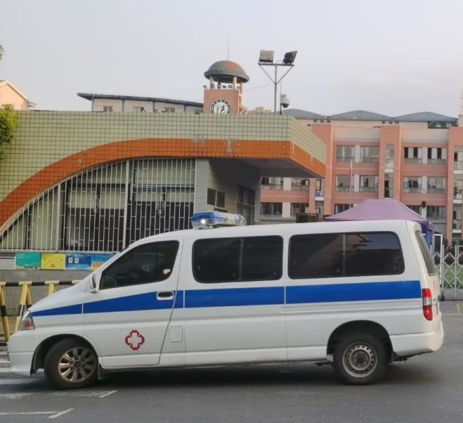 罗甸救护车出租护送骨折病人一公里多少钱